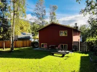 Scenic, cheery, and bright Eagle River home base to adventure.