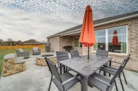 14 Mi to Tulsa: Home w/ Patio in Broken Arrow - Homestays