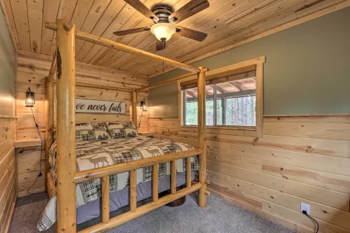 Coconino Cabin w/ Kayaks ~ 13 Mi to Reservoir - Pet friendly