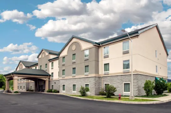 Quality Inn & Suites Fishkill South Near I-84 Hotels in Fishkill