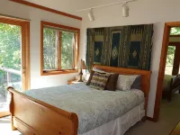 Waterfront cottage with tidelands, creek and waterfall! Hotels in Eastsound