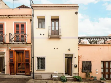 La Dolce Cagliari Holiday Home Отели в г. Кальяри