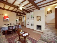 Cottage in Tuscany with Pool & Olive Groves Hotels in Lucignano