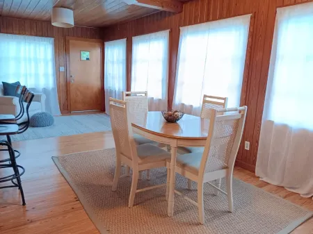 Briarcliff Cottage · Cozy 1950s Home Near Downtown