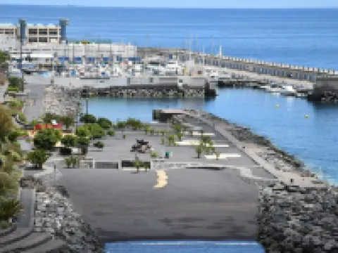 Stunning 3 Bedroom Apartment in Radazul with Ocean Views Hotele w: Radazul