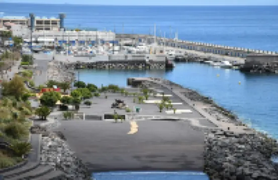 Stunning 3 Bedroom Apartment in Radazul with Ocean Views