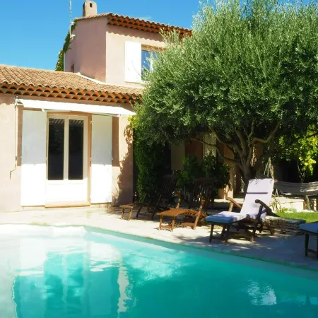 Holiday Home in Pertuis with Private Pool