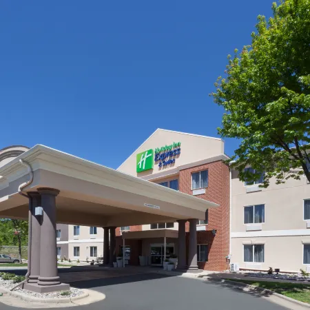 Holiday Inn Express & Suites MEBANE by IHG
