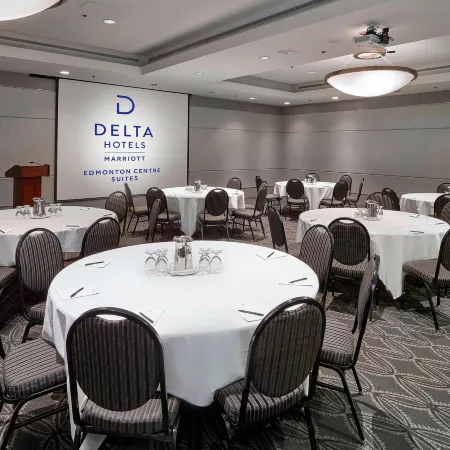 Delta Hotels Edmonton Centre Suites