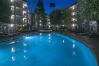 홀리데이 인 & 스위트 피닉스 에어포트 노스 바이 IHG - 수영장