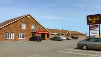 Traveller's Inn Prince Edward Island - Parking