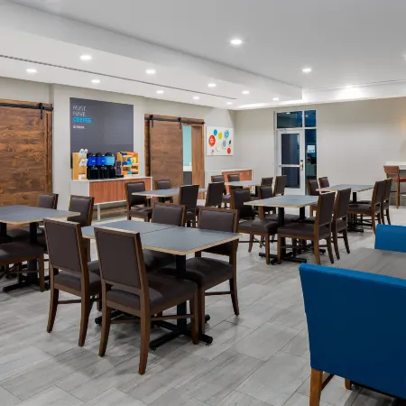 Holiday Inn Express & Suites LUBBOCK CENTRAL - UNIV AREA by IHG