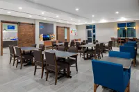 智選假日套房酒店-拉伯克中心-大學區 - 早餐