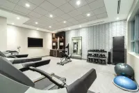 Holiday Inn BOSTON LOGAN AIRPORT - CHELSEA by IHG - Gym