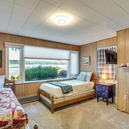 Across Water From Belfair SP: Hood Canal Cottage!