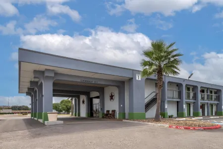 SureStay Studio by Best Western Victoria Отели рядом с достопримечательностью «Риверсайд Стадиум»