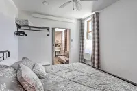 Walk to Dining, Breweries and Shops! Dtwn Custer Apt - Pet friendly