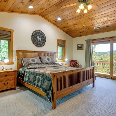 Almond Vacation Rental w/ Mountain Views!