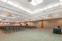 Fairway Inn & Suites