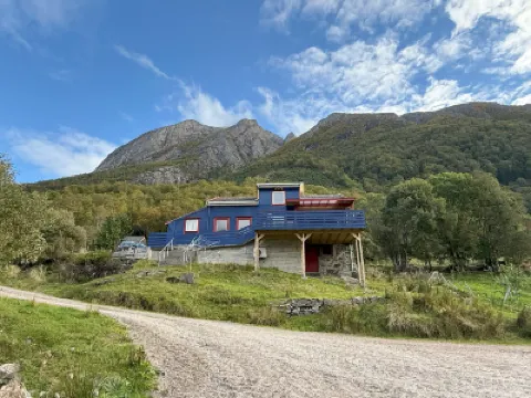 Spacious house, with boat, in beautiful landscape Hotels in 