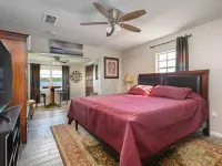 Hook, Line & Leisure: Lakefront Gem w/ Porch! Hotels in Winter Haven