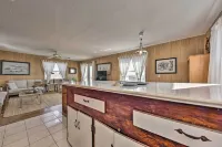 Fernandina Cottage w/ Deck + Direct Beach Access! - spa