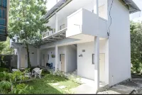 RedDoorz Near Sam Ratulangi Airport Manado Hotels in Mapanget