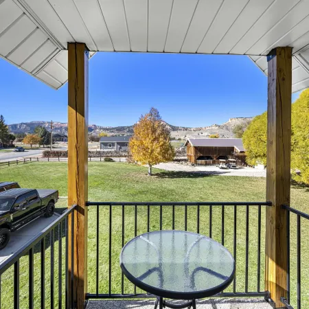Happy Trails West Inn