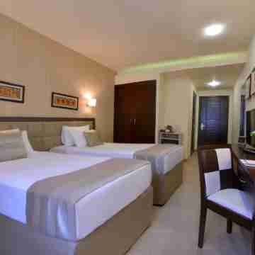 Minotel Barsam Suites Rooms
