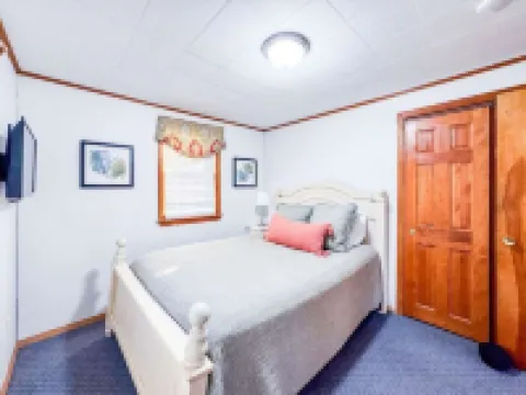 Taigh Loch - Lakes Region Retreat! Hotels in Alton