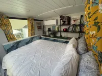 Pet Friendly, Modern Tour Bus Oasis!