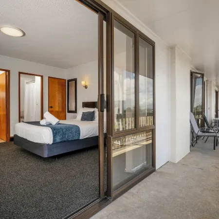 Summit Motor Lodge Отели рядом с достопримечательностью «Парк Мемориал»
