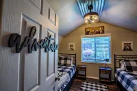 Cozy cottage nestled in the middle of Cloudcroft