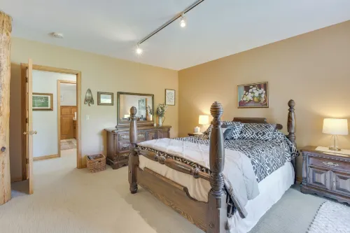 Stunning Sheridan Ranch Villa Mountain View! - bar