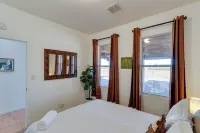 Eloy Retreat w/ Pool Access + Central A/C! - appartements de vacances