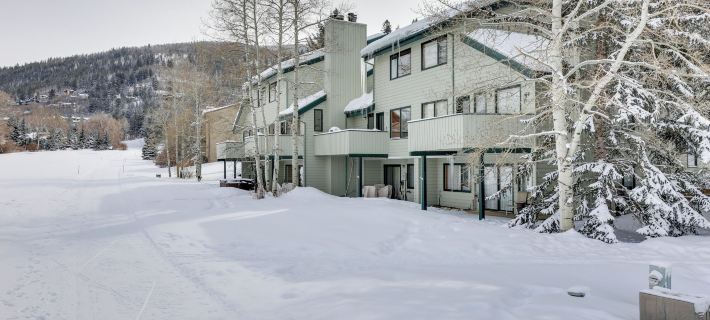 Eclectic Eagle-Vail Condo 2 Miles to Beaver Creek Отели в г. Игл-Вейл