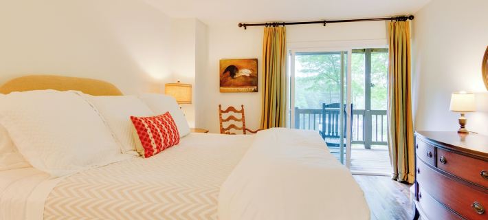 High-End Sapphire Retreat on Fairfield Lake! Hotels in Jackson County