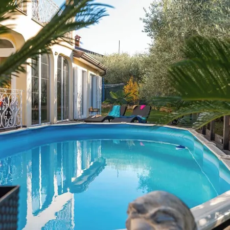 Holiday House with Pool Villa Seabird