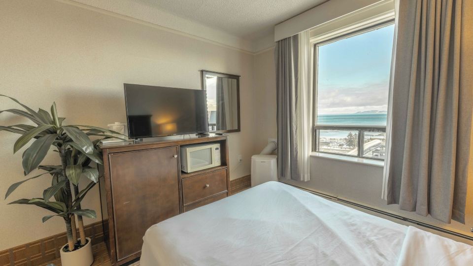 Prince Arthur Waterfront Hotel & Suites