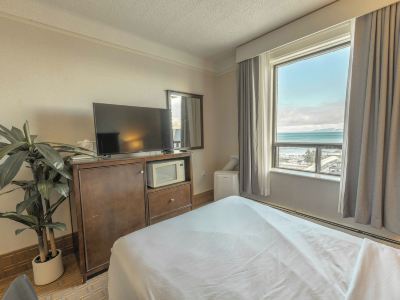 Prince Arthur Waterfront Hotel & Suites