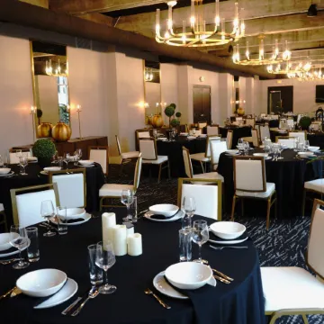 Cambria Hotel Detroit Downtown Отели рядом с достопримечательностью «Стадион "Нью-Центр-арена"»
