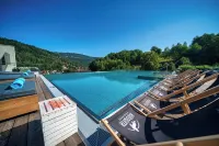 Hotel Meta Resort & Vine Spa - Pools