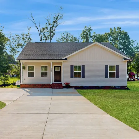4BR Lakefront Retreat w/ Furnished Deck, Dock