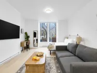 Le Mystral Hotels near Mile-End