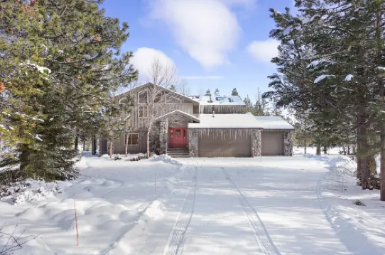2 Sarazen Home with Hot Tub and BBQ on the Deck, Close to Woodlands Golf Course by Redawning