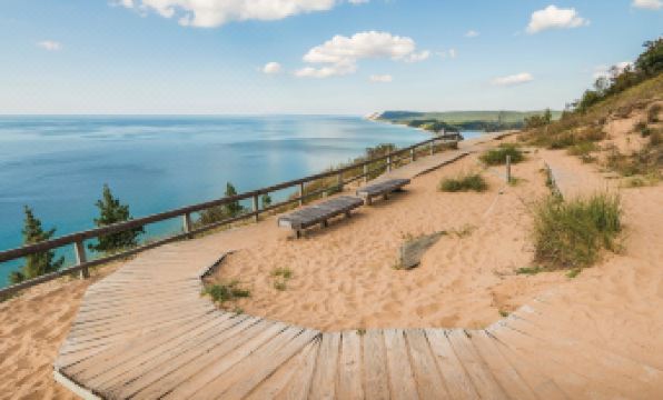 Boardman Riverfront Retreat Close to Downtown TC 800