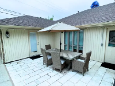 Luxurious Pool Oasis and Chic Sunroom Office - Spacious Retreat