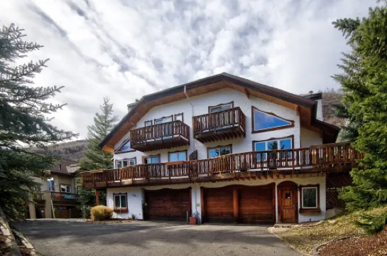 2109 B Chamonix Home