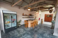 The Serene Stay - bar