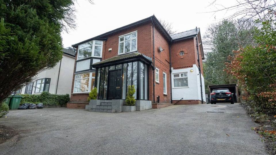 Spacious House With Parking Near Heaton Park